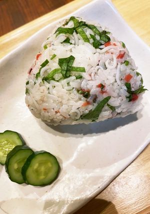 梅しそじゃこおにぎり♪-レシピのメイン写真