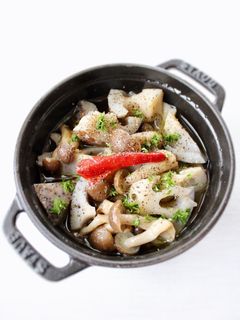 簡単【蓮根としめじのオイル煮】アヒージョ-レシピのメイン写真