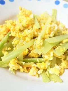 ブロッコリーの芯と卵の炒め物-レシピのメイン写真