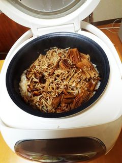 茶えのき茸の炊き込みご飯-レシピのメイン写真