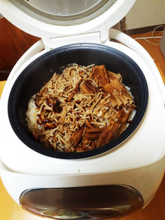 茶えのき茸の炊き込みご飯-レシピのメイン写真