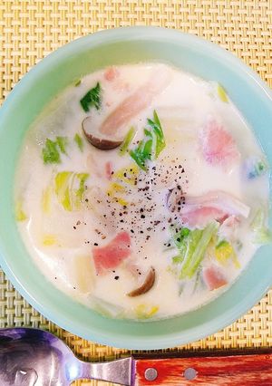 白菜とベーコンとしめじのミルクスープ-レシピのメイン写真