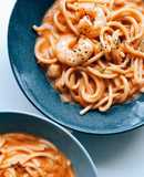 トマトジュースと牛乳の海老クリームパスタ
