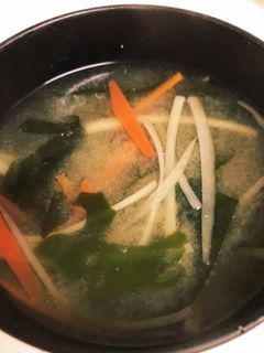 牛蒡と人参、わかめの味噌汁-レシピのメイン写真