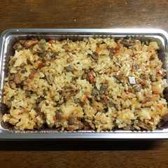 A picture of 鶏ごぼうの混ぜご飯.