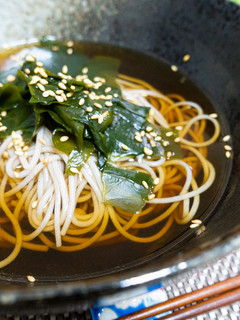 レンジで簡単!あったかワカメ蕎麦-レシピのメイン写真