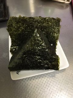 鮭フレークで!美味しい混ぜご飯おにぎり-レシピのメイン写真
