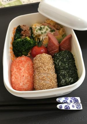 3色のタワラ型おにぎり弁当-レシピのメイン写真