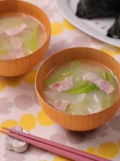 ベーコンの旨味たっぷり!春野菜のおみそ汁-レシピのメイン写真