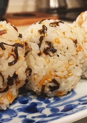 塩昆布と桜えびのおにぎり-レシピのメイン写真