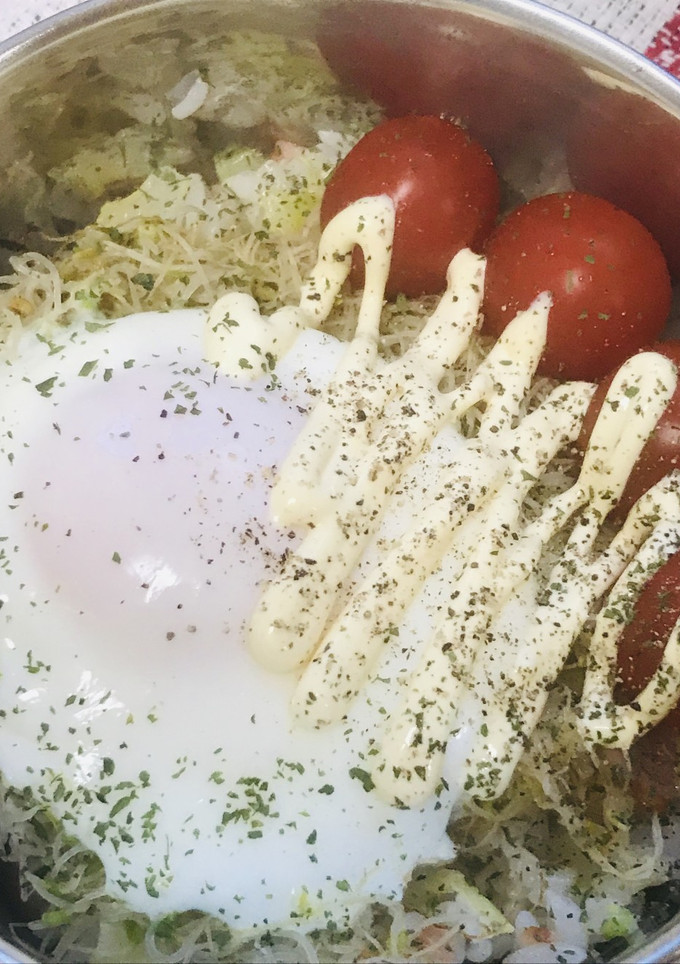 丼弁当●ベーコン＆キャベツ炒飯と目玉焼き-レシピのメイン写真