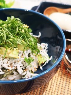 しらすとアボカドの最強コンビ丼♪-レシピのメイン写真