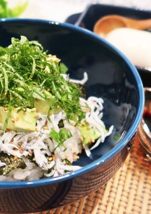 しらすとアボカドの最強コンビ丼♪-レシピのメイン写真