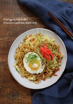目玉焼きのっけ！ソース焼きそば-レシピのメイン写真