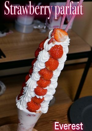 いちごパフェ　お家で特大苺パフェに挑戦　-レシピのメイン写真