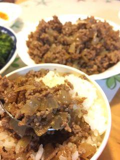 ご飯が進む!!挽き肉と玉ねぎの甘辛炒め-レシピのメイン写真