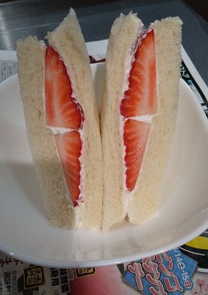 イチゴサンドイッチ-レシピのメイン写真