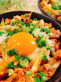 【漬け込みで旨い!】豚キムチ丼(チーズ)-レシピのメイン写真