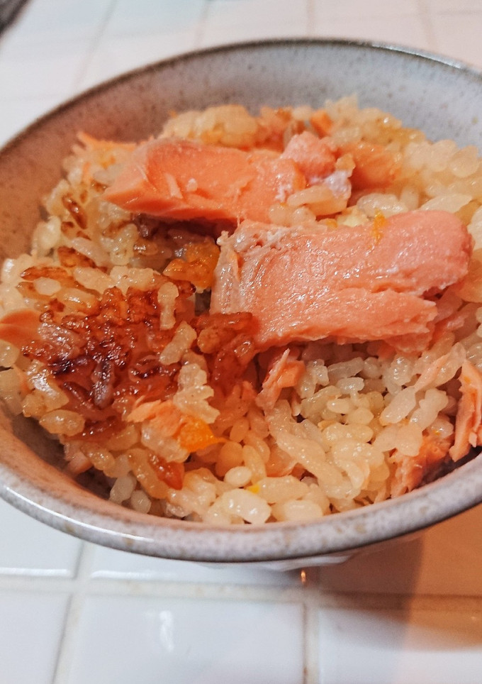 節約！目指せ釜めし♪鮭の炊き込みご飯！-レシピのメイン写真