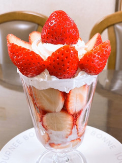 簡単いちごパフェ-レシピのメイン写真