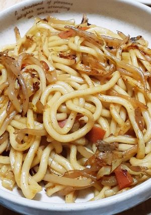 野菜炒め残りでカレー焼きうどん。-レシピのメイン写真