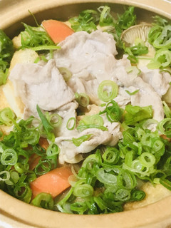 豚肉と根菜・薄揚げの赤味噌煮込みうどん鍋-レシピのメイン写真