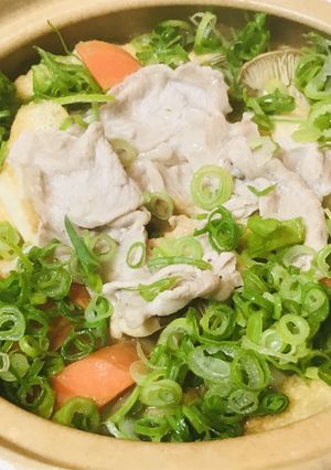 豚肉と根菜・薄揚げの赤味噌煮込みうどん鍋-レシピのメイン写真