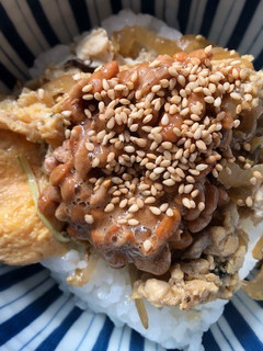 なんちゃって納豆親子丼-レシピのメイン写真