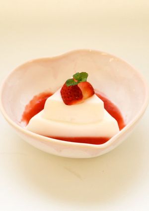 牛乳甘酒プリン　あまおう添え-レシピのメイン写真