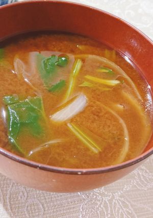 なおみんのほうれん草と玉ねぎのお味噌汁-レシピのメイン写真