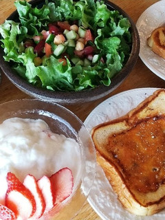 朝ごはん!苺 りんご 蜂蜜ヨーグルト-レシピのメイン写真
