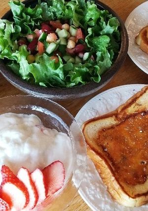 朝ごはん！苺 りんご 蜂蜜ヨーグルト-レシピのメイン写真
