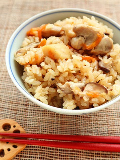 しょうゆ麹でうまみたっぷり☆炊き込みご飯-レシピのメイン写真