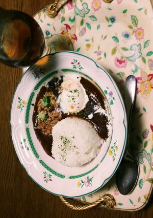 レトルトカレーに納豆とポーチドエッグon-レシピのメイン写真