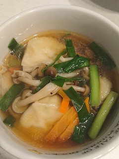 ショウガの具だくさん中華スープ 餃子入り-レシピのメイン写真