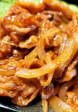 甘辛ウマ♪豚肉と玉ねぎのコチュジャン炒め-レシピのメイン写真