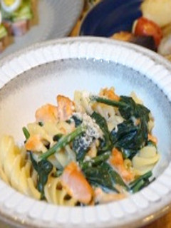 鮭とほうれん草のショートパスタ-レシピのメイン写真