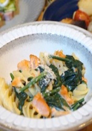 鮭とほうれん草のショートパスタ-レシピのメイン写真