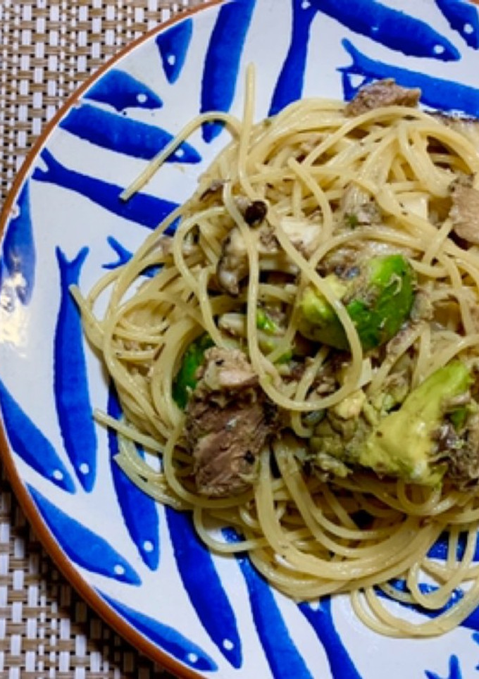 サバ缶とキノコとアボカドの和風パスタ-レシピのメイン写真