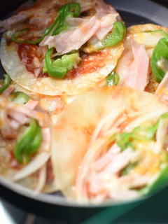 山でもパーティー簡単餃子ピザ-レシピのメイン写真