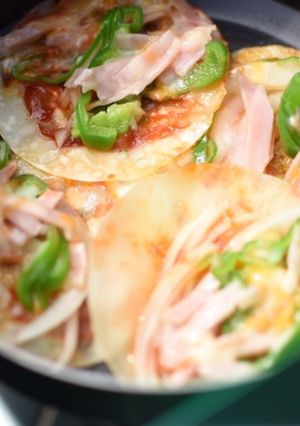山でもパーティー簡単餃子ピザ-レシピのメイン写真