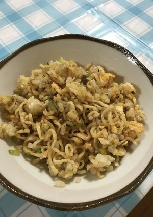 インスタントでラーメン炒飯-レシピのメイン写真