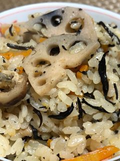ひじきとれんこんの炊き込みご飯-レシピのメイン写真