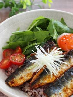 甘辛いわしの温玉サラダご飯-レシピのメイン写真