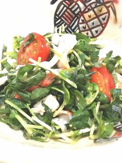 豆苗と大葉とカニカマのシャキシャキサラダ-レシピのメイン写真
