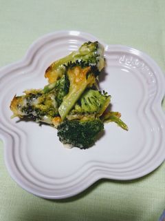 簡単!ブロッコリーのチーズ焼き-レシピのメイン写真
