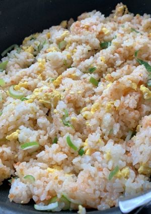 フライパン１つで簡単　ピラフ風シャケ炒飯-レシピのメイン写真