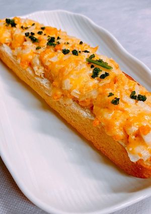 鮭フレークとチーズマヨのトースト-レシピのメイン写真