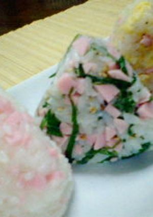 魚肉ソーセージの混ぜ込みおにぎり３種-レシピのメイン写真