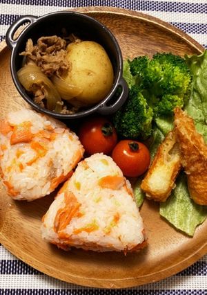 朝食プレート【鮭おにぎりと肉じゃが】-レシピのメイン写真